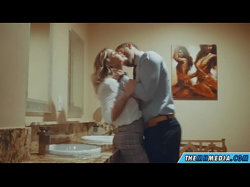 ❤️ როცა მკერდი ქერა აცდუნებს საჯარო საპირფარეშოში ️❌ პორნო ჩვენთან ❌❤
